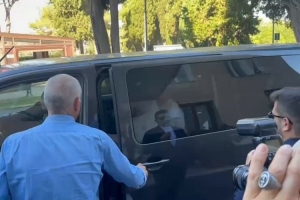 雷竞技英雄联盟-迪马济奥：博洛尼亚中卫别克马抵达诊所，接受那不勒斯体检